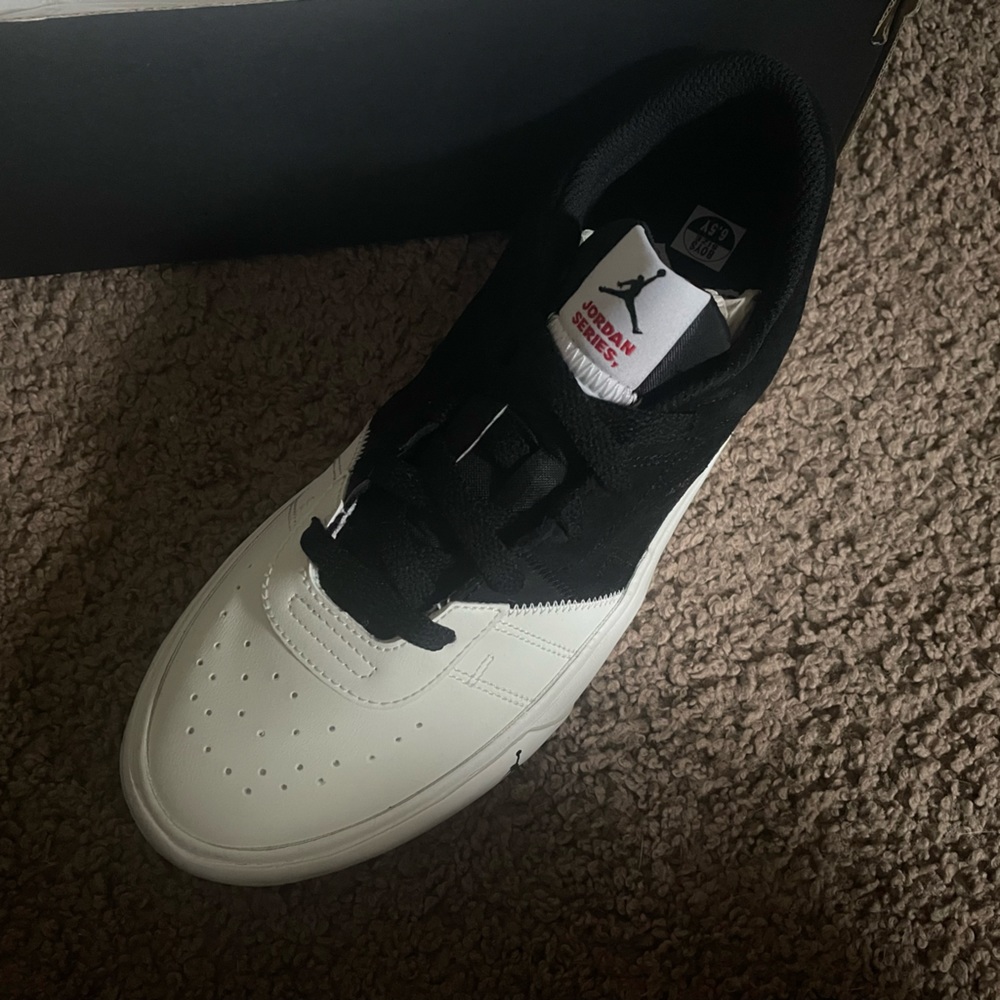 Jordan Series ES (GS)